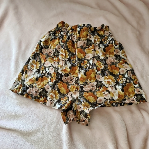 Wild fable floral paper bag shorts - Picture 2 of 3